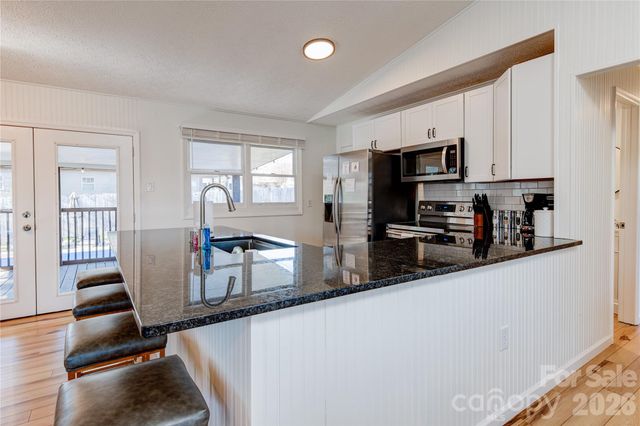 208 Altamahaw Avenue, Black Mountain, NC 28711