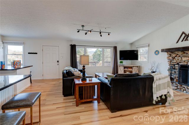 208 Altamahaw Avenue, Black Mountain, NC 28711