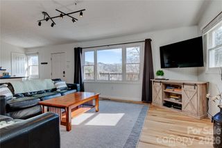 208 Altamahaw Avenue, Black Mountain, NC 28711
