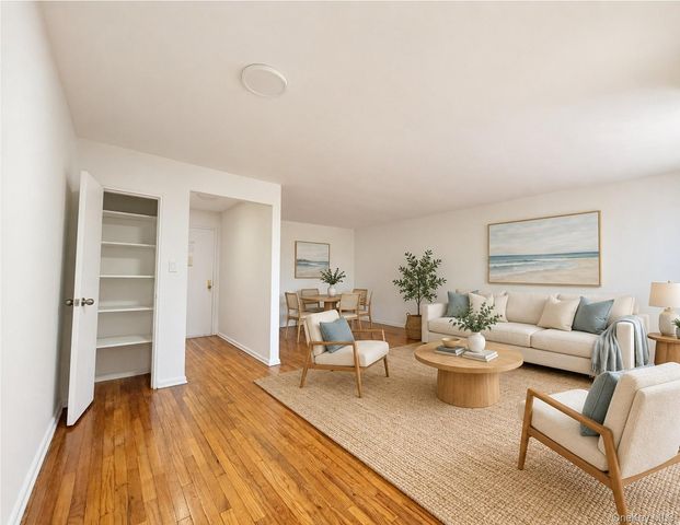 10-40 Neilson Street 4L, Far Rockaway, NY 11691