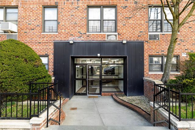 10-40 Neilson Street 4L, Far Rockaway, NY 11691
