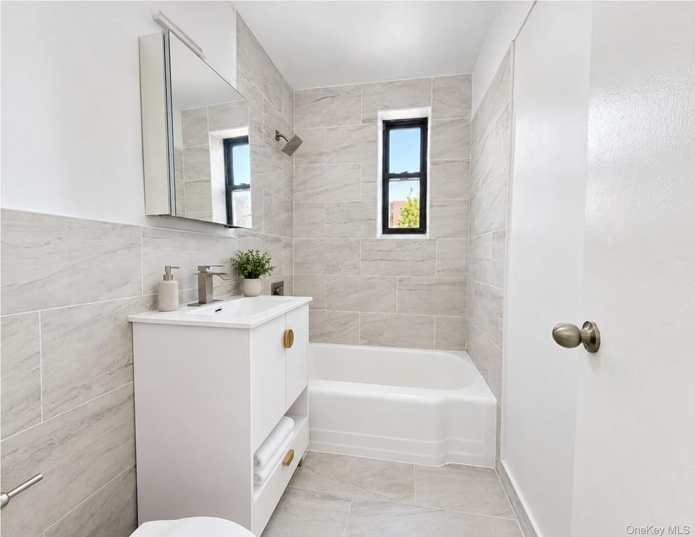 10-40 Neilson Street 4L, Far Rockaway, NY 11691 — photo 5