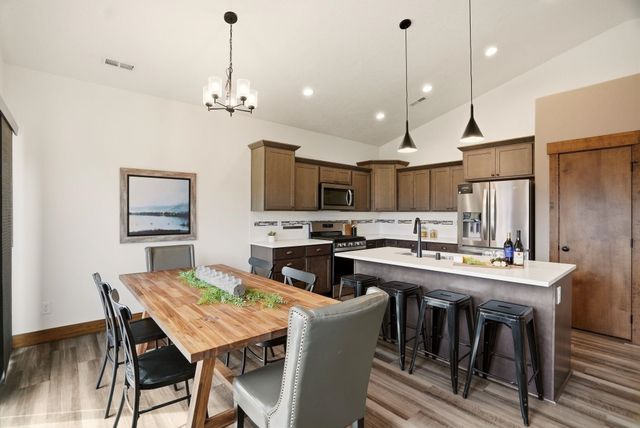 8470 N Oak St, Spokane, WA 99208