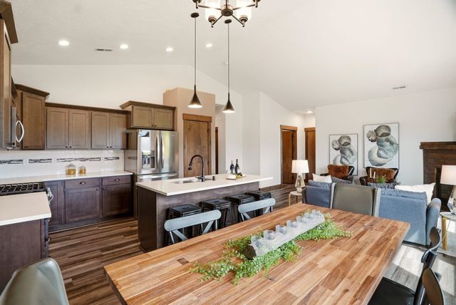 8470 N Oak St, Spokane, WA 99208