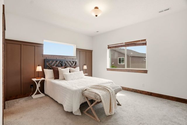 8470 N Oak St, Spokane, WA 99208