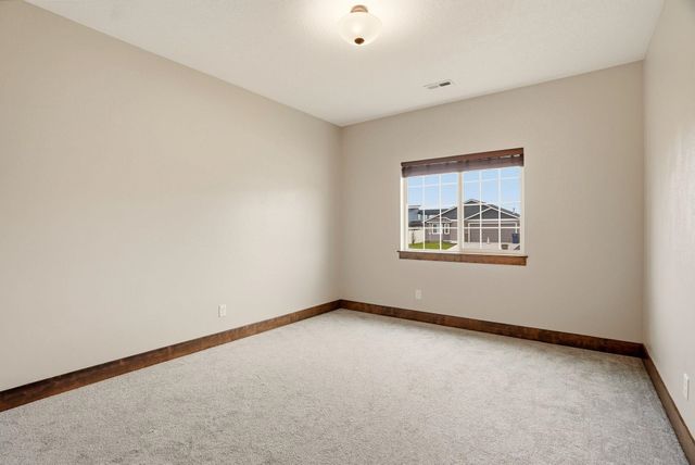 8470 N Oak St, Spokane, WA 99208
