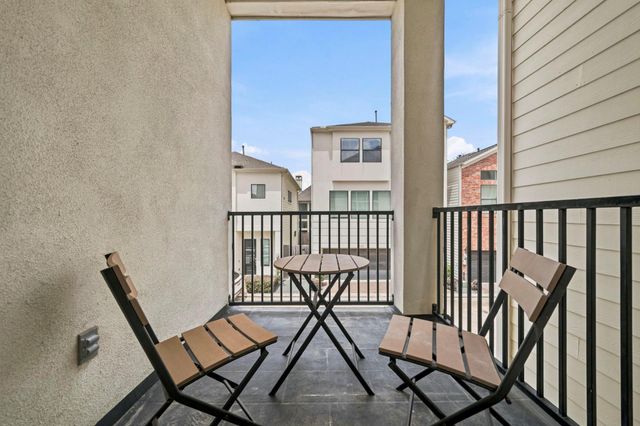 1022 Green Kensington Drive, Houston, TX 77008