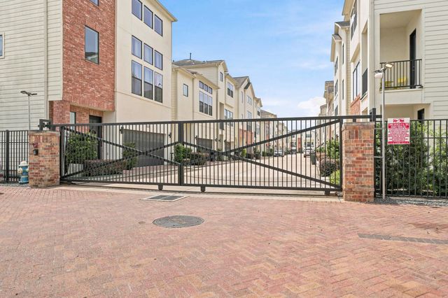 1022 Green Kensington Drive, Houston, TX 77008