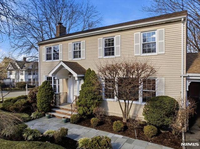 5 Michele Court, Cresskill, NJ 07626