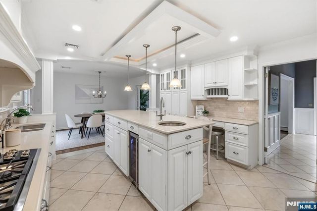 5 Michele Court, Cresskill, NJ 07626