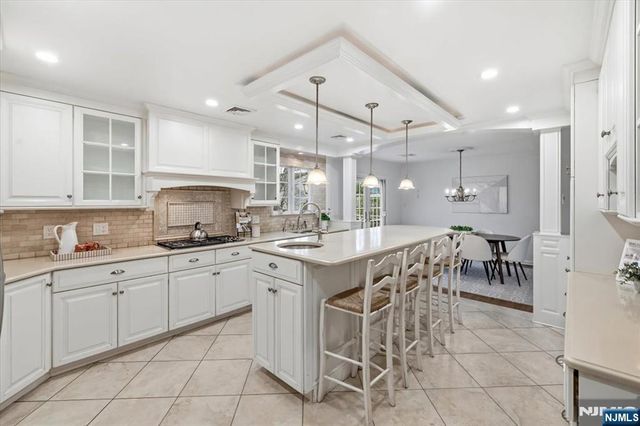5 Michele Court, Cresskill, NJ 07626