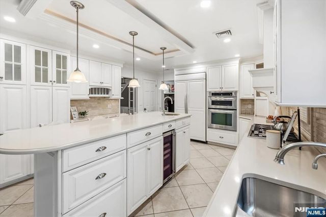 5 Michele Court, Cresskill, NJ 07626