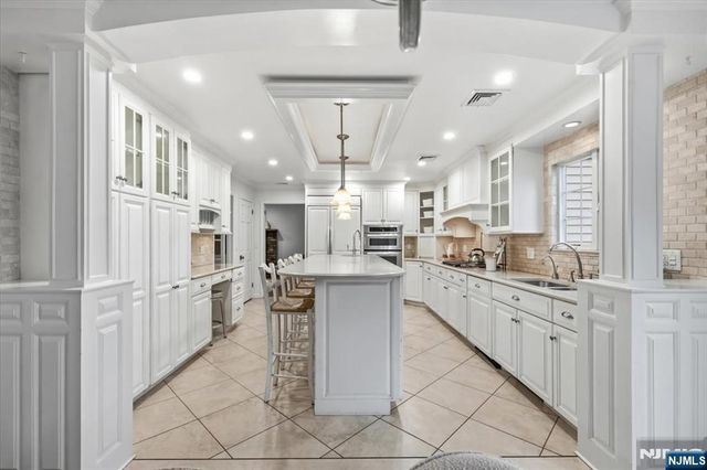 5 Michele Court, Cresskill, NJ 07626