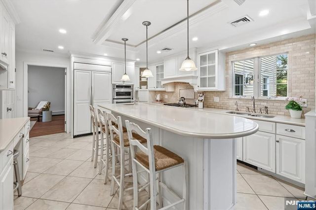 5 Michele Court, Cresskill, NJ 07626