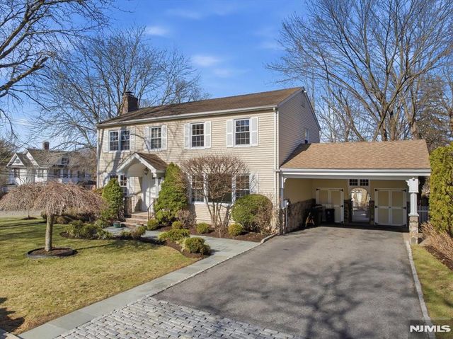 5 Michele Court, Cresskill, NJ 07626