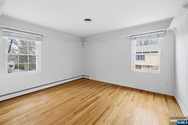 5 Michele Court, Cresskill, NJ 07626