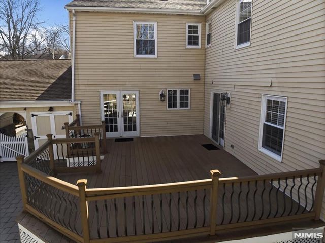 5 Michele Court, Cresskill, NJ 07626