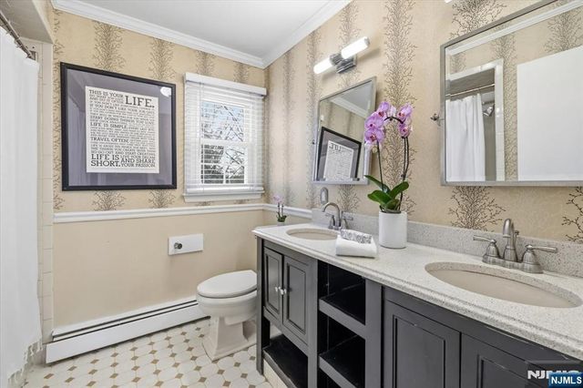 5 Michele Court, Cresskill, NJ 07626