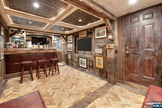 5 Michele Court, Cresskill, NJ 07626