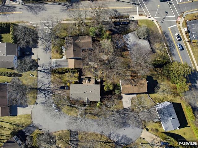 5 Michele Court, Cresskill, NJ 07626