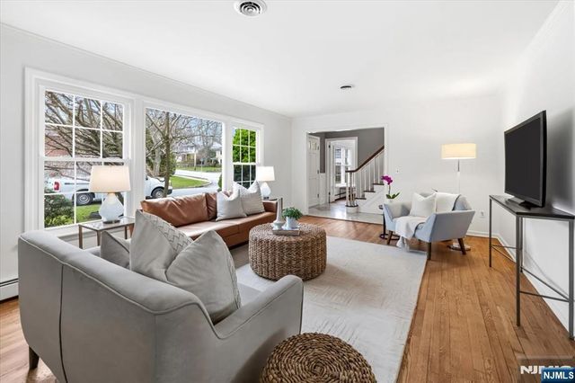 5 Michele Court, Cresskill, NJ 07626