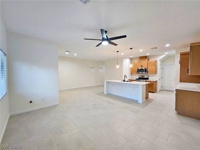 8476 Spirit Vale Avenue, Las Vegas, NV 89117