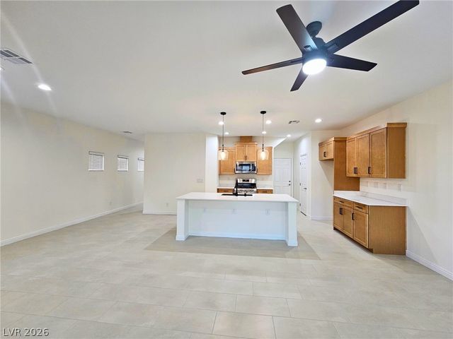 8476 Spirit Vale Avenue, Las Vegas, NV 89117