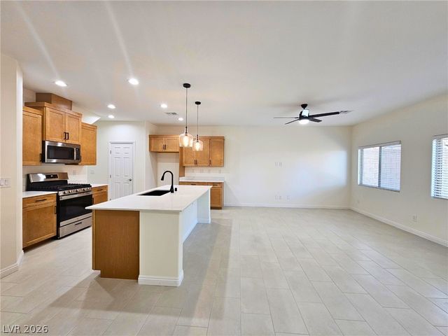 8476 Spirit Vale Avenue, Las Vegas, NV 89117