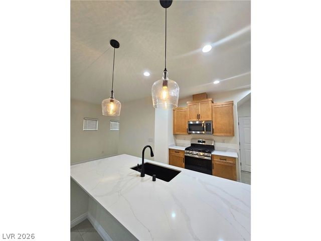 8476 Spirit Vale Avenue, Las Vegas, NV 89117