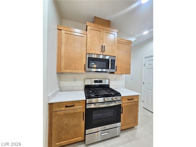 8476 Spirit Vale Avenue, Las Vegas, NV 89117