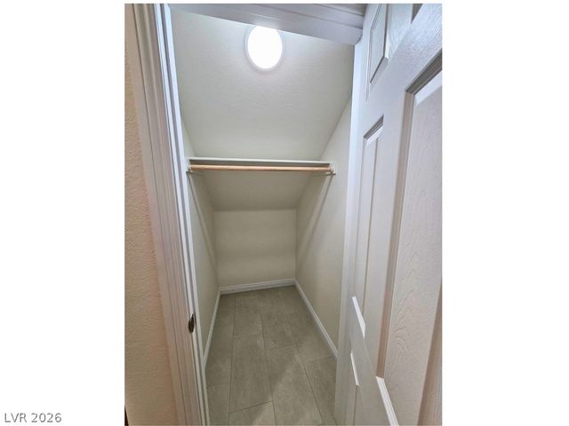 8476 Spirit Vale Avenue, Las Vegas, NV 89117