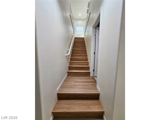 8476 Spirit Vale Avenue, Las Vegas, NV 89117