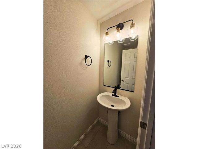 8476 Spirit Vale Avenue, Las Vegas, NV 89117