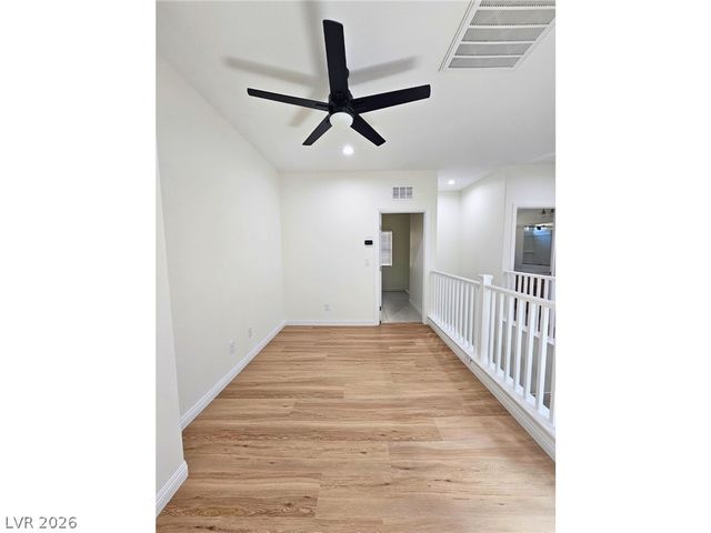 8476 Spirit Vale Avenue, Las Vegas, NV 89117