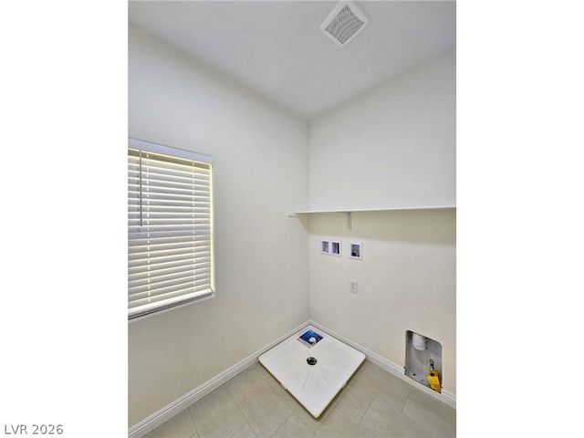 8476 Spirit Vale Avenue, Las Vegas, NV 89117