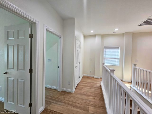 8476 Spirit Vale Avenue, Las Vegas, NV 89117