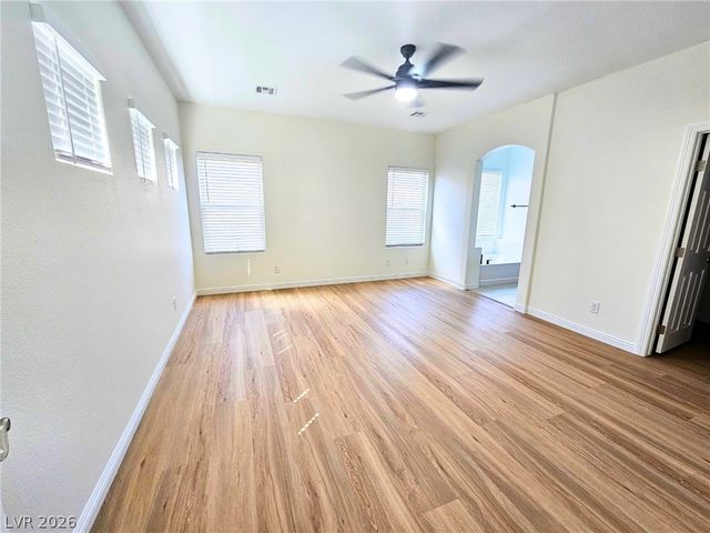 8476 Spirit Vale Avenue, Las Vegas, NV 89117