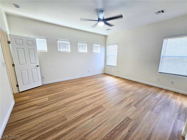 8476 Spirit Vale Avenue, Las Vegas, NV 89117