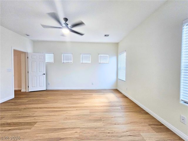 8476 Spirit Vale Avenue, Las Vegas, NV 89117