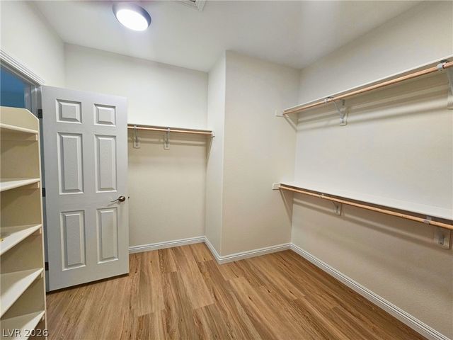 8476 Spirit Vale Avenue, Las Vegas, NV 89117