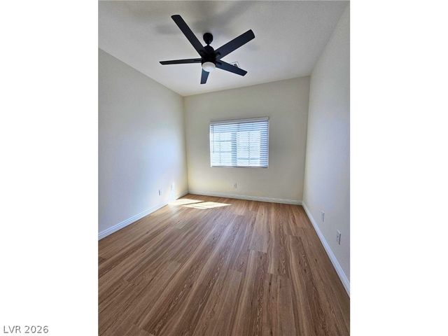 8476 Spirit Vale Avenue, Las Vegas, NV 89117