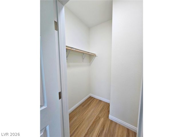 8476 Spirit Vale Avenue, Las Vegas, NV 89117