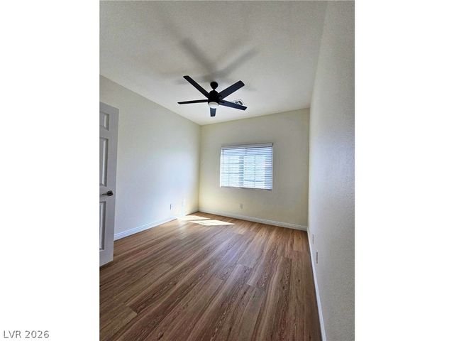 8476 Spirit Vale Avenue, Las Vegas, NV 89117