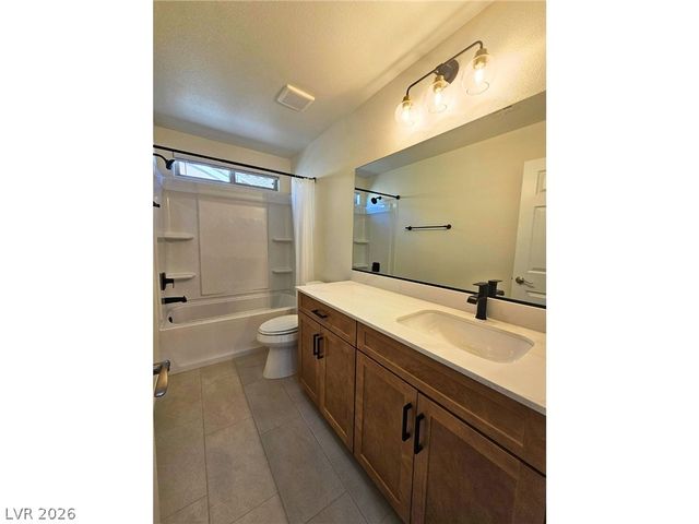 8476 Spirit Vale Avenue, Las Vegas, NV 89117