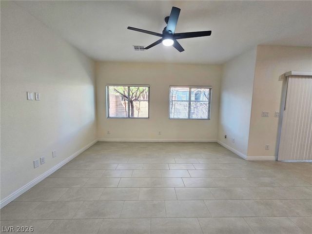 8476 Spirit Vale Avenue, Las Vegas, NV 89117