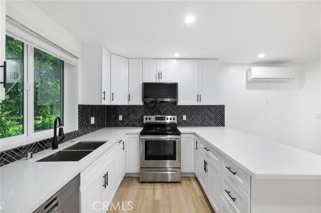 17000 Burbank Boulevard 201, Encino (los Angeles), CA 91316