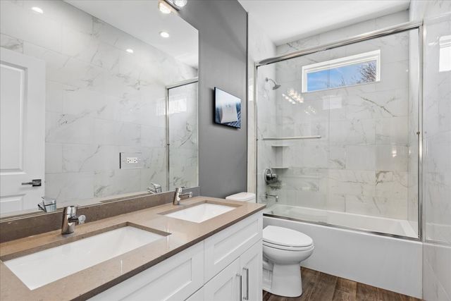 1700 N Harding Avenue, Chicago, IL 60647