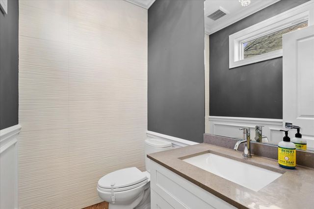 1700 N Harding Avenue, Chicago, IL 60647