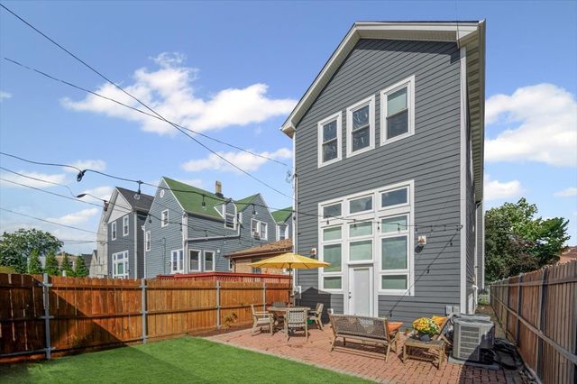 1700 N Harding Avenue, Chicago, IL 60647