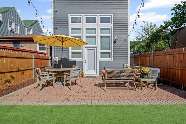 1700 N Harding Avenue, Chicago, IL 60647